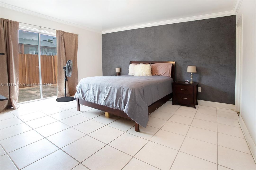 Active With Contract: $270,000 (2 beds, 2 baths, 1000 Square Feet)