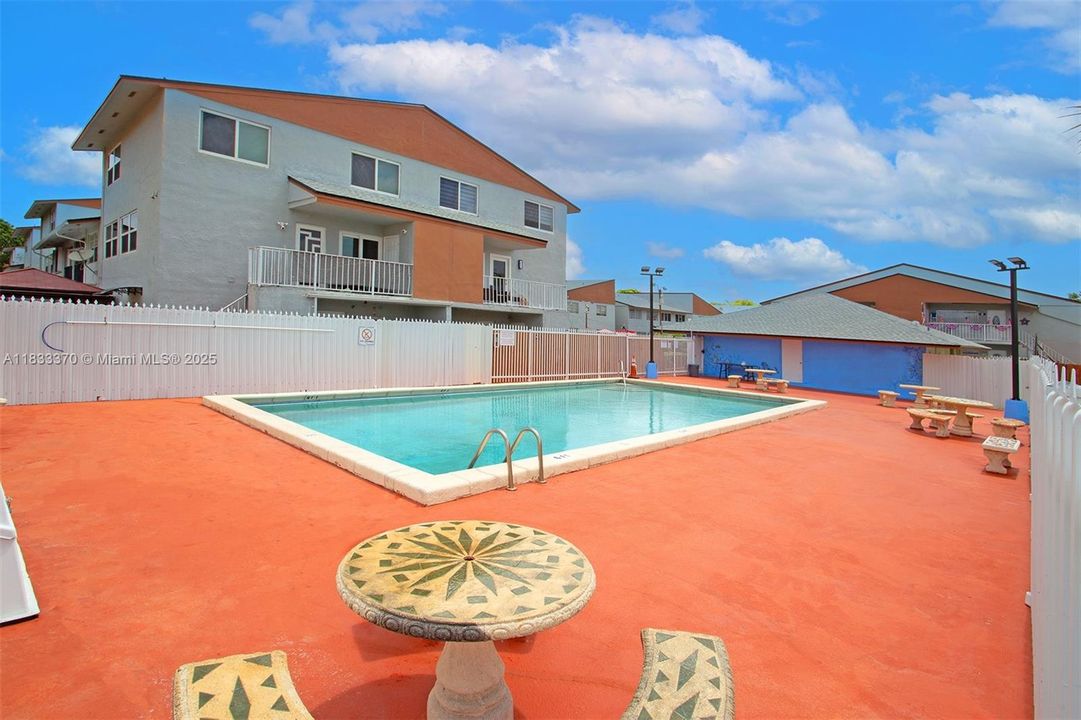 Active With Contract: $270,000 (2 beds, 2 baths, 1000 Square Feet)