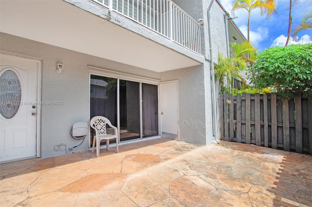 Active With Contract: $270,000 (2 beds, 2 baths, 1000 Square Feet)