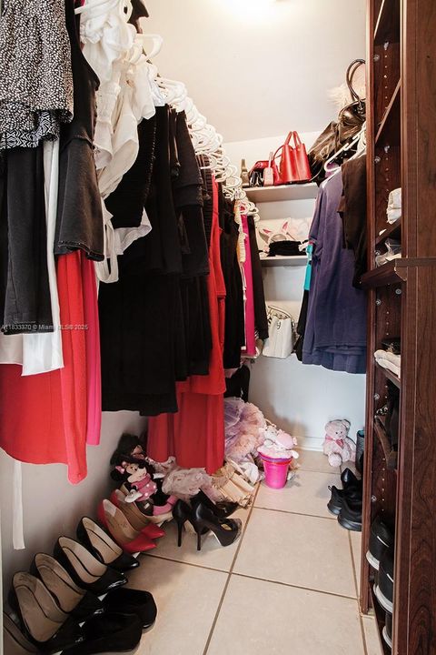 Active With Contract: $270,000 (2 beds, 2 baths, 1000 Square Feet)