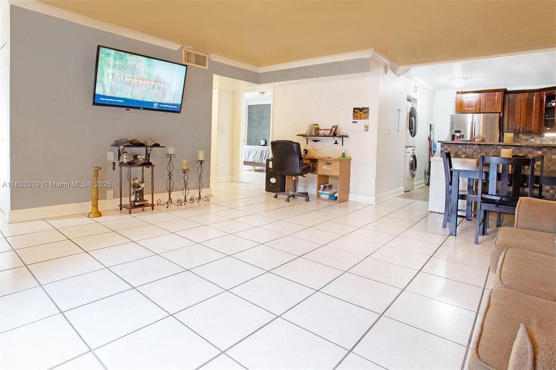 Active With Contract: $270,000 (2 beds, 2 baths, 1000 Square Feet)