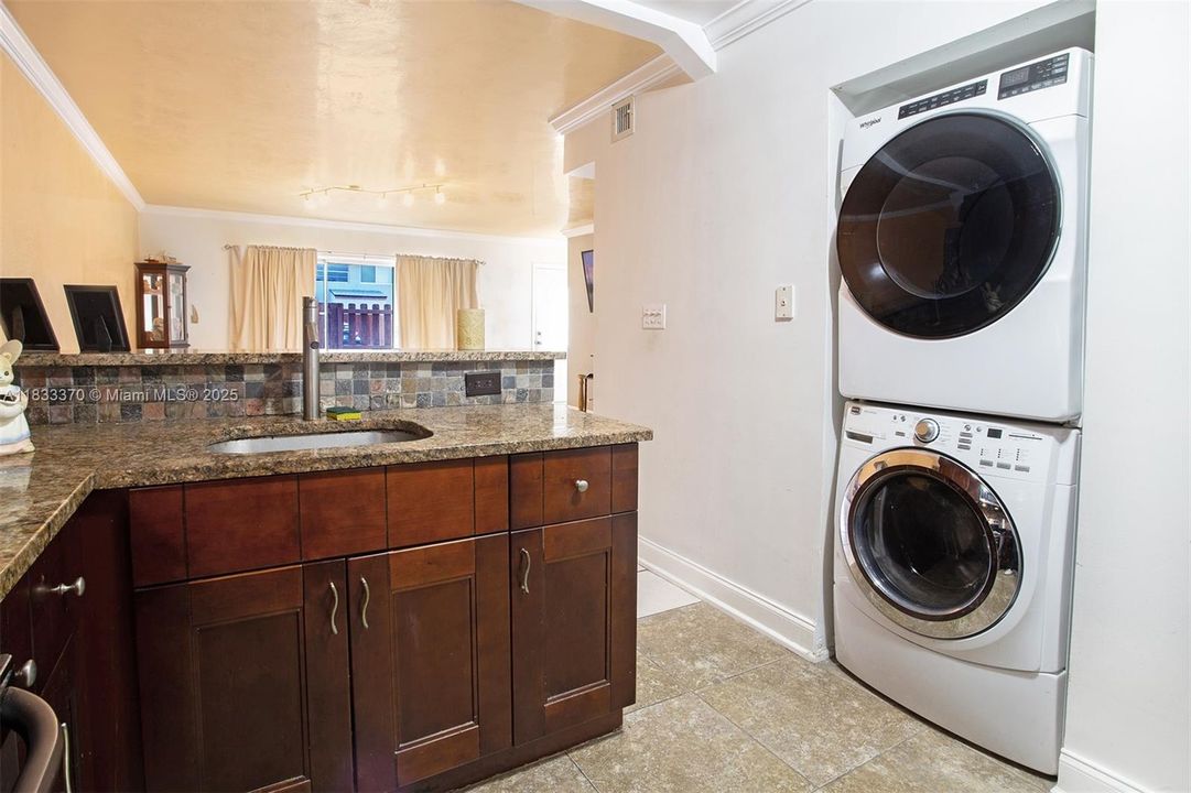 Active With Contract: $270,000 (2 beds, 2 baths, 1000 Square Feet)