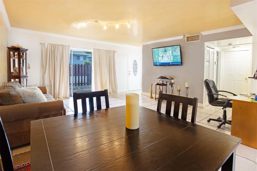 Active With Contract: $270,000 (2 beds, 2 baths, 1000 Square Feet)