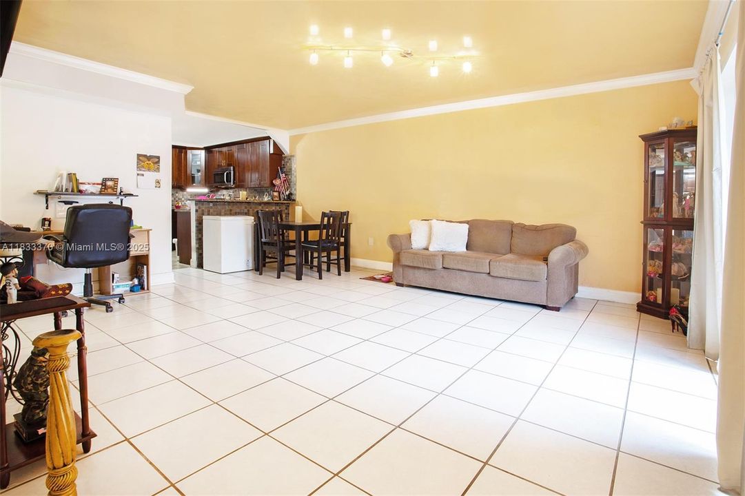 Active With Contract: $270,000 (2 beds, 2 baths, 1000 Square Feet)