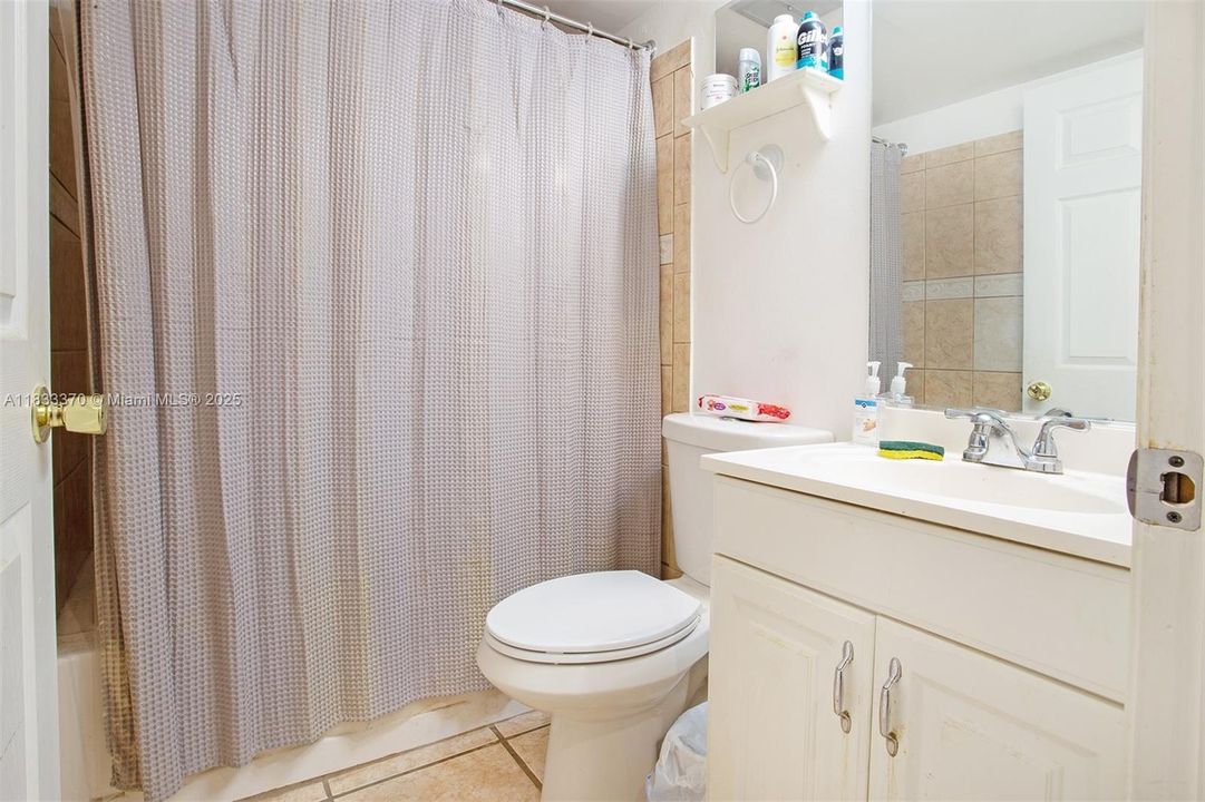 Active With Contract: $270,000 (2 beds, 2 baths, 1000 Square Feet)