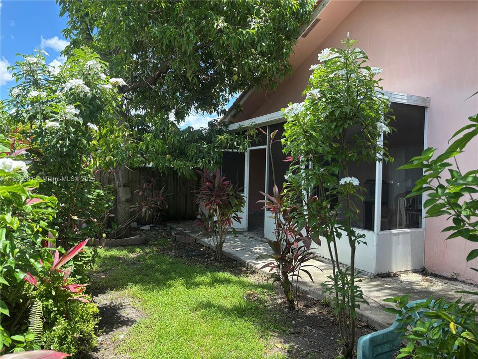 Недавно продано: $659,000 (3 спален, 2 ванн, 1711 Квадратных фут)