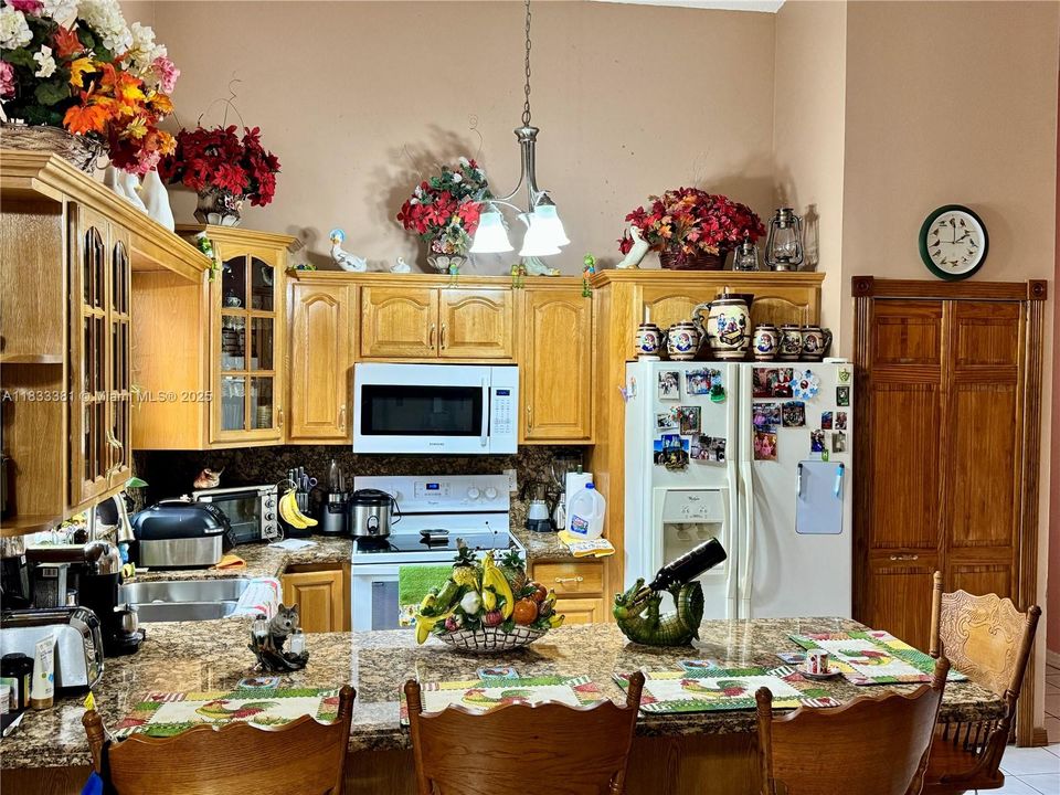 Недавно продано: $659,000 (3 спален, 2 ванн, 1711 Квадратных фут)