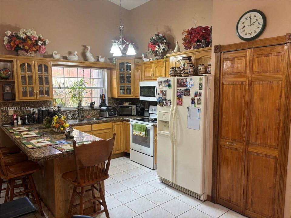 Недавно продано: $659,000 (3 спален, 2 ванн, 1711 Квадратных фут)