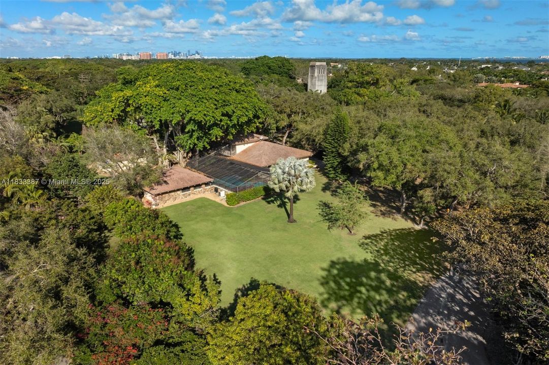 待售: $12,500,000 (1.54 acres)