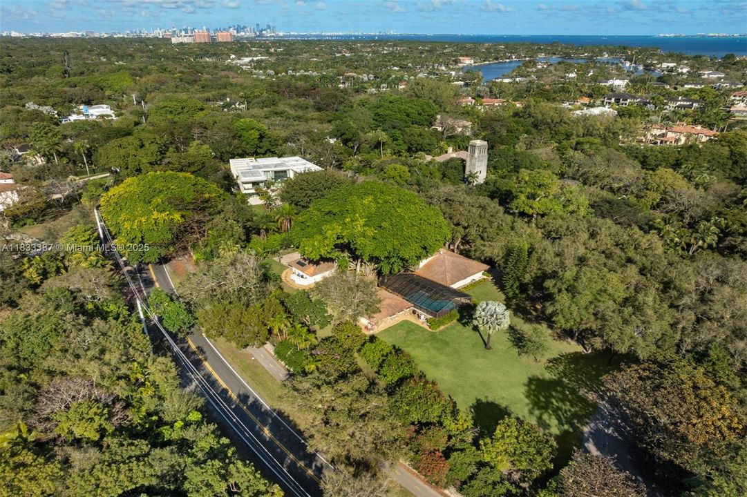 待售: $12,500,000 (1.54 acres)