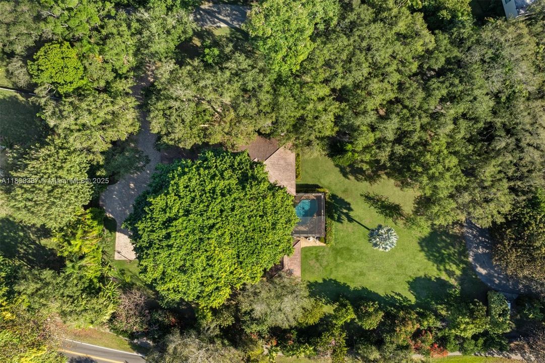 待售: $12,500,000 (1.54 acres)