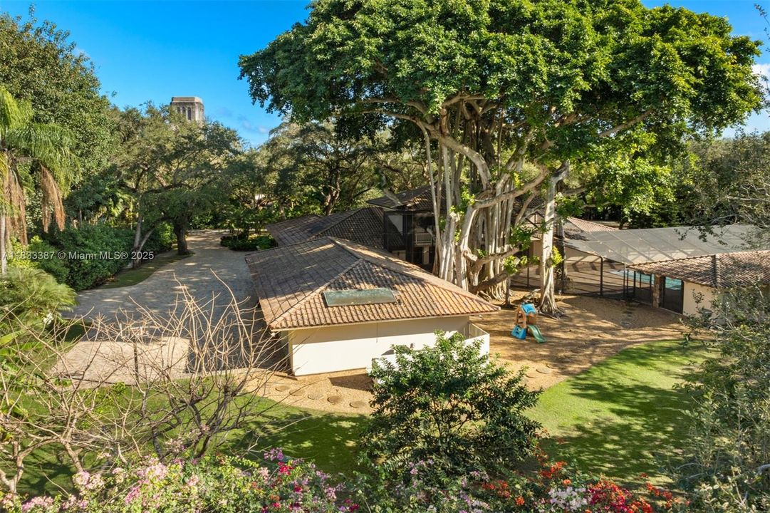 待售: $12,500,000 (1.54 acres)