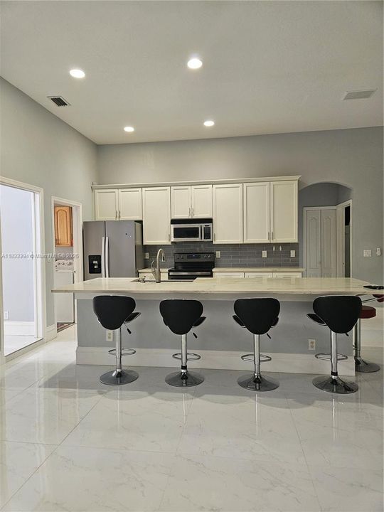 最近租的: $3,500 (3 贝兹, 2 浴室, 2165 平方英尺)