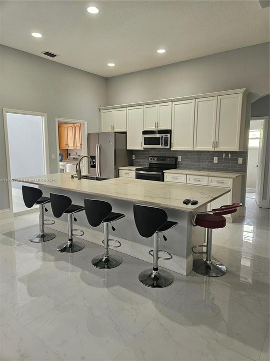 最近租的: $3,500 (3 贝兹, 2 浴室, 2165 平方英尺)