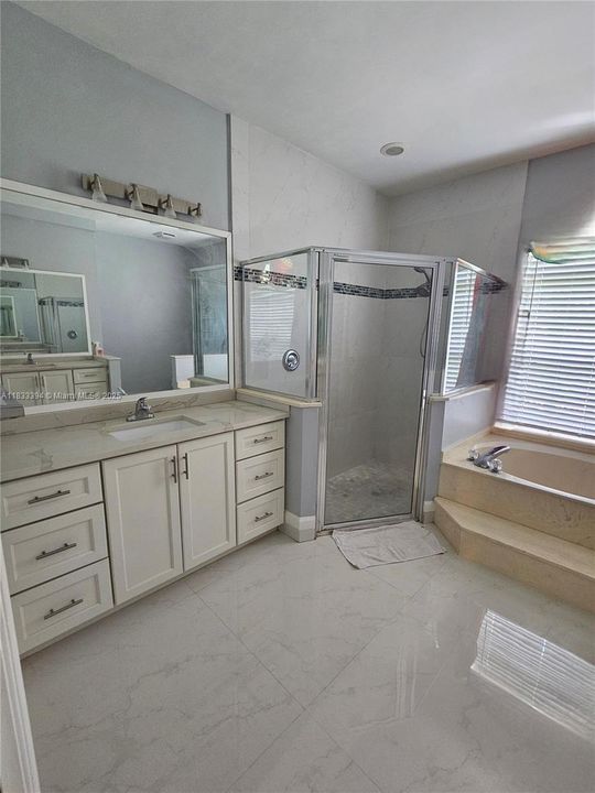 最近租的: $3,500 (3 贝兹, 2 浴室, 2165 平方英尺)