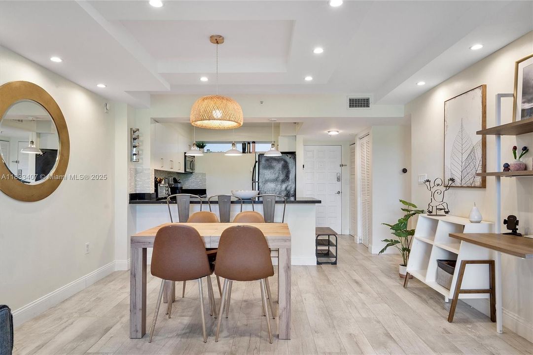 待售: $310,000 (1 贝兹, 1 浴室, 770 平方英尺)