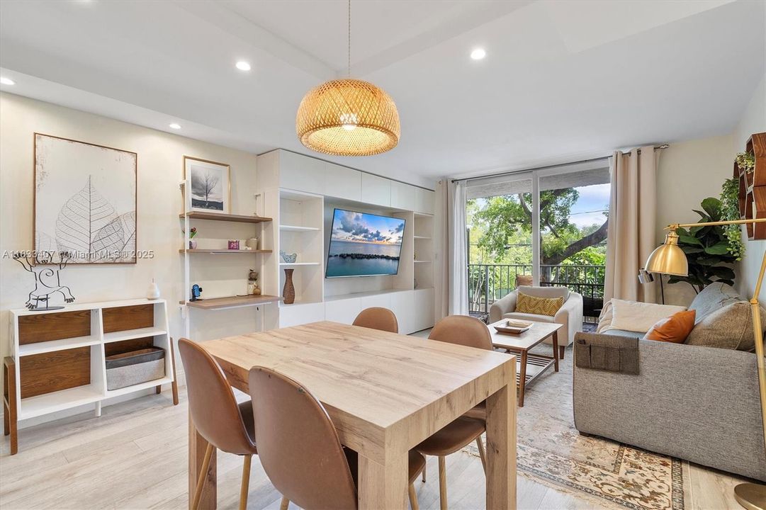 待售: $310,000 (1 贝兹, 1 浴室, 770 平方英尺)