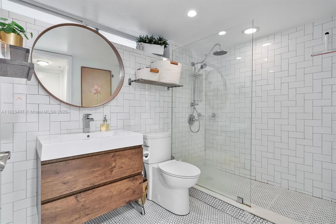 待售: $310,000 (1 贝兹, 1 浴室, 770 平方英尺)