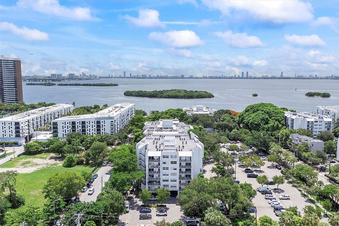 待售: $310,000 (1 贝兹, 1 浴室, 770 平方英尺)