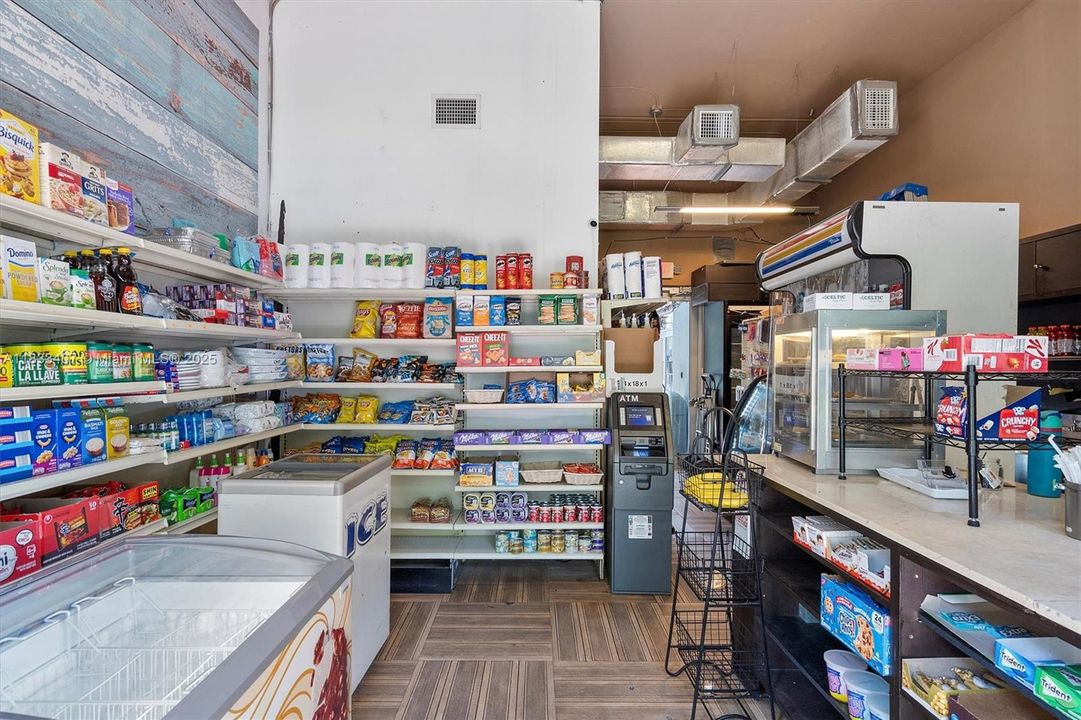 待售: $310,000 (1 贝兹, 1 浴室, 770 平方英尺)