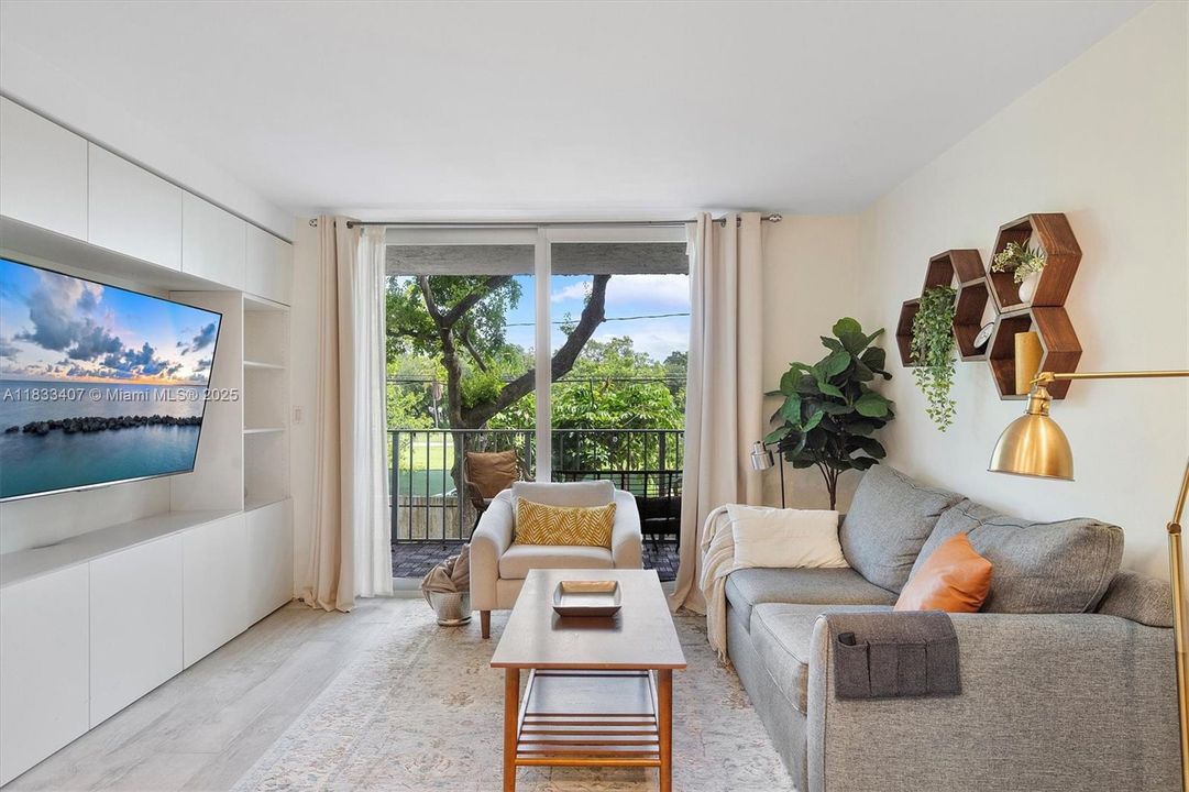 待售: $310,000 (1 贝兹, 1 浴室, 770 平方英尺)