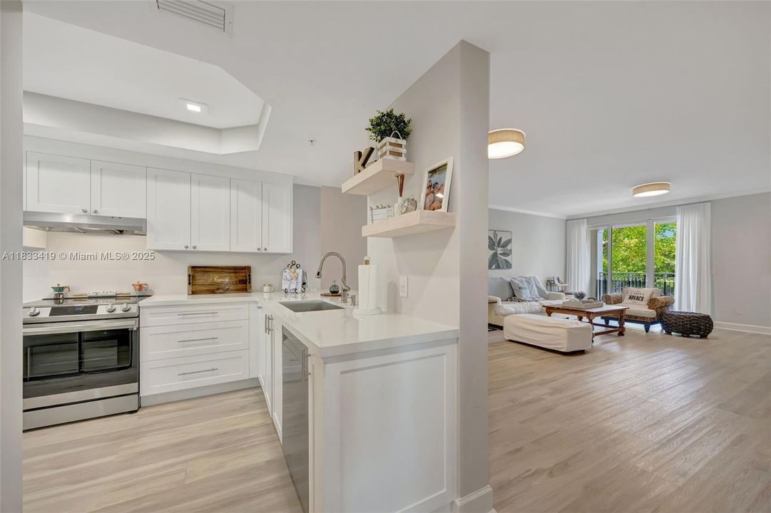 На продажу: $974,900 (4 спален, 2 ванн, 1864 Квадратных фут)