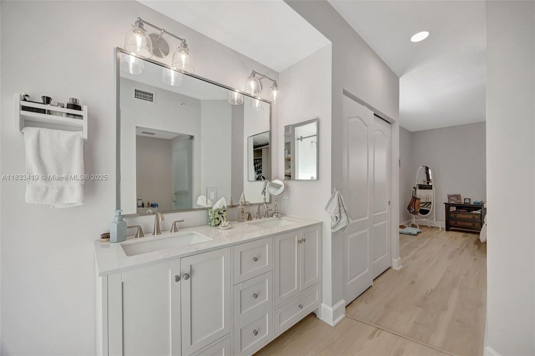 На продажу: $974,900 (4 спален, 2 ванн, 1864 Квадратных фут)