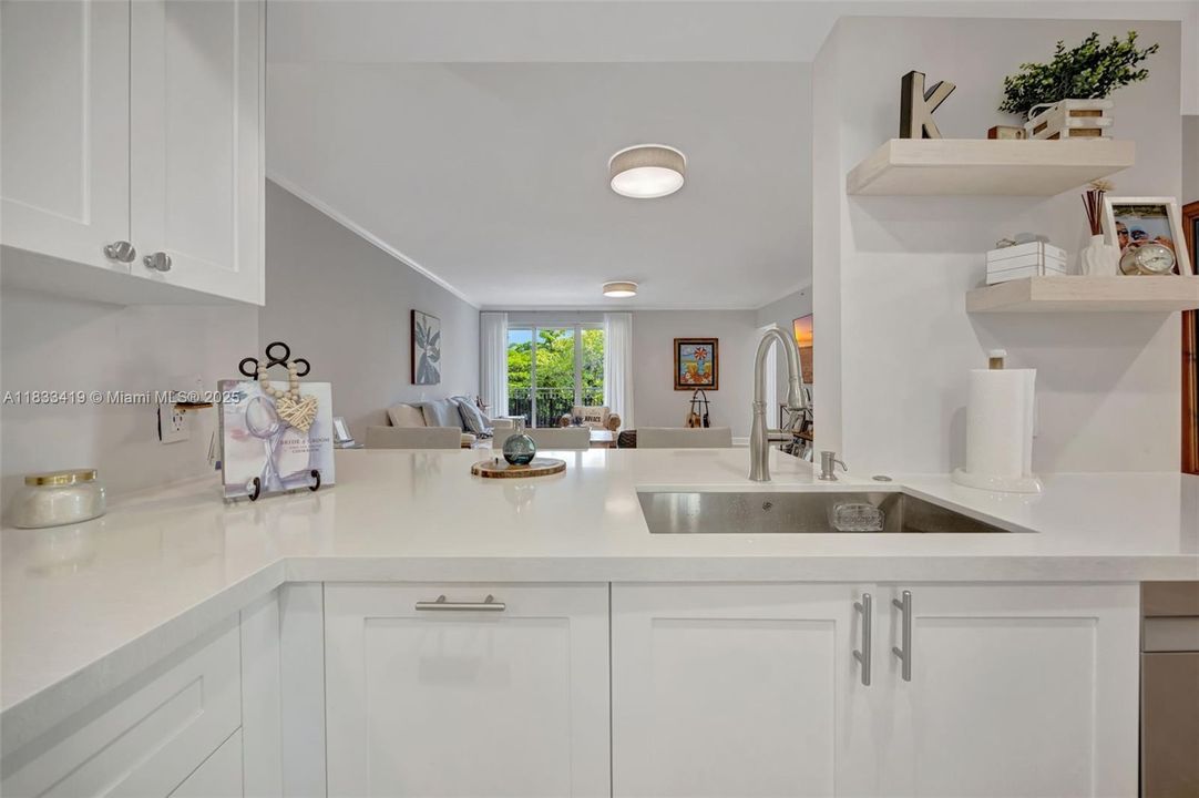 На продажу: $974,900 (4 спален, 2 ванн, 1864 Квадратных фут)