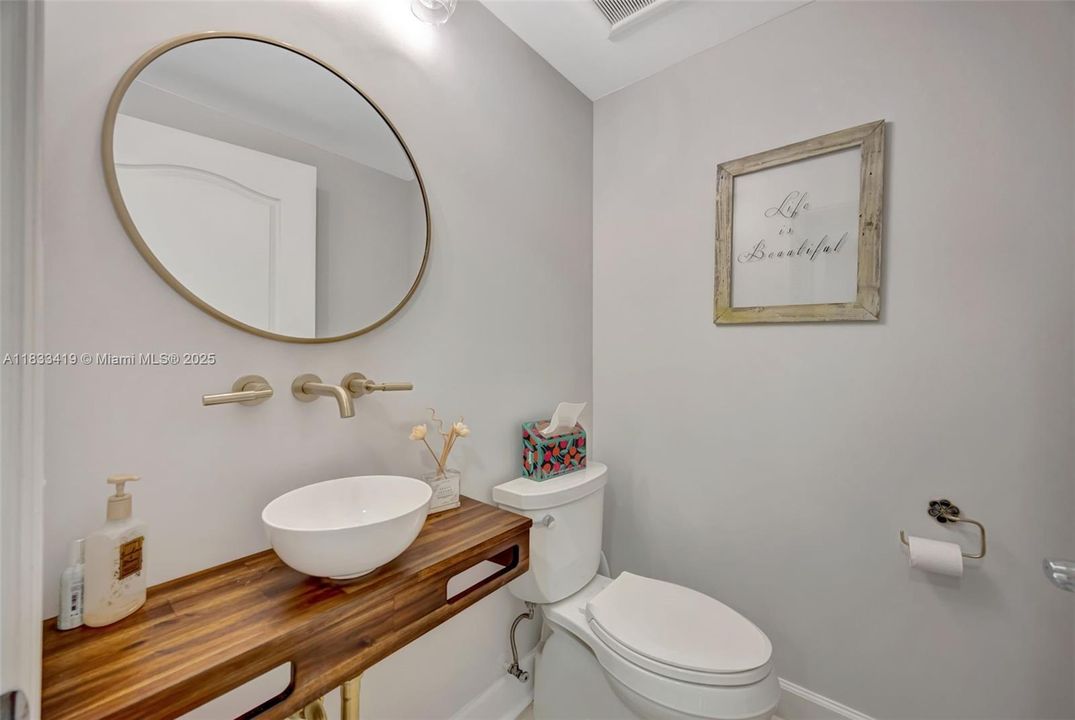 На продажу: $974,900 (4 спален, 2 ванн, 1864 Квадратных фут)