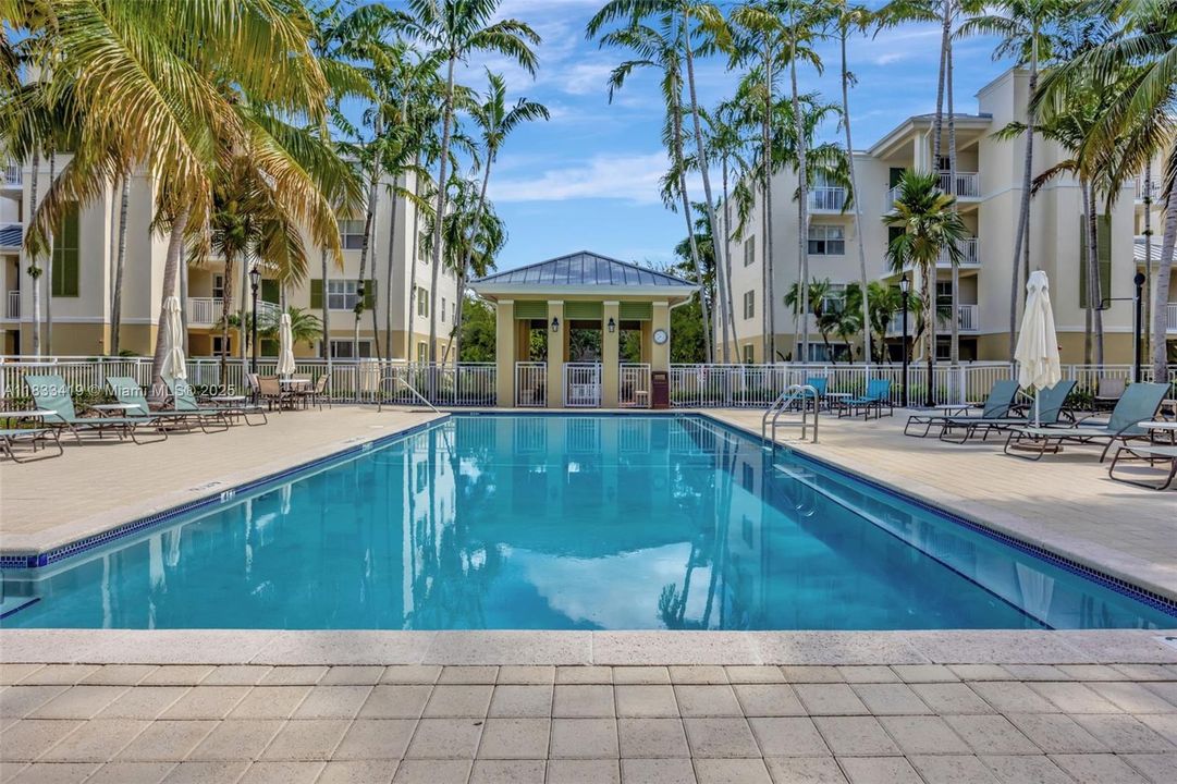 На продажу: $974,900 (4 спален, 2 ванн, 1864 Квадратных фут)