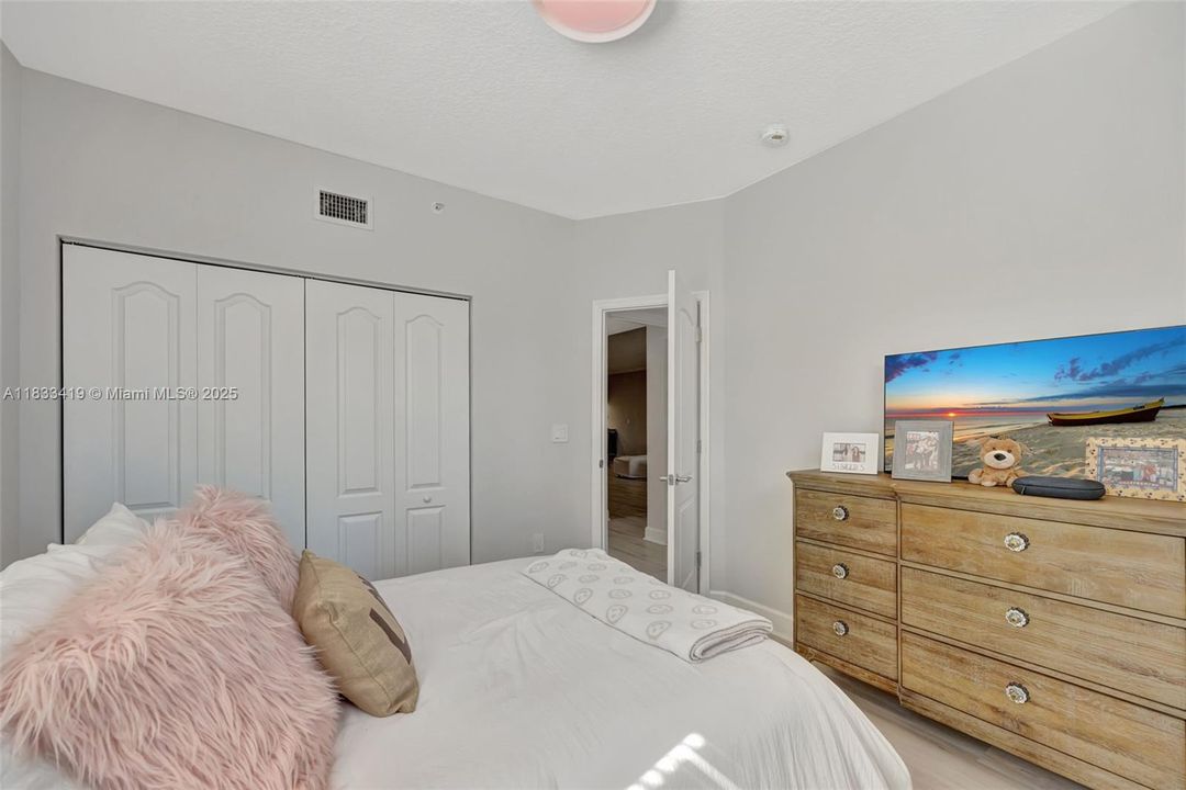 На продажу: $974,900 (4 спален, 2 ванн, 1864 Квадратных фут)