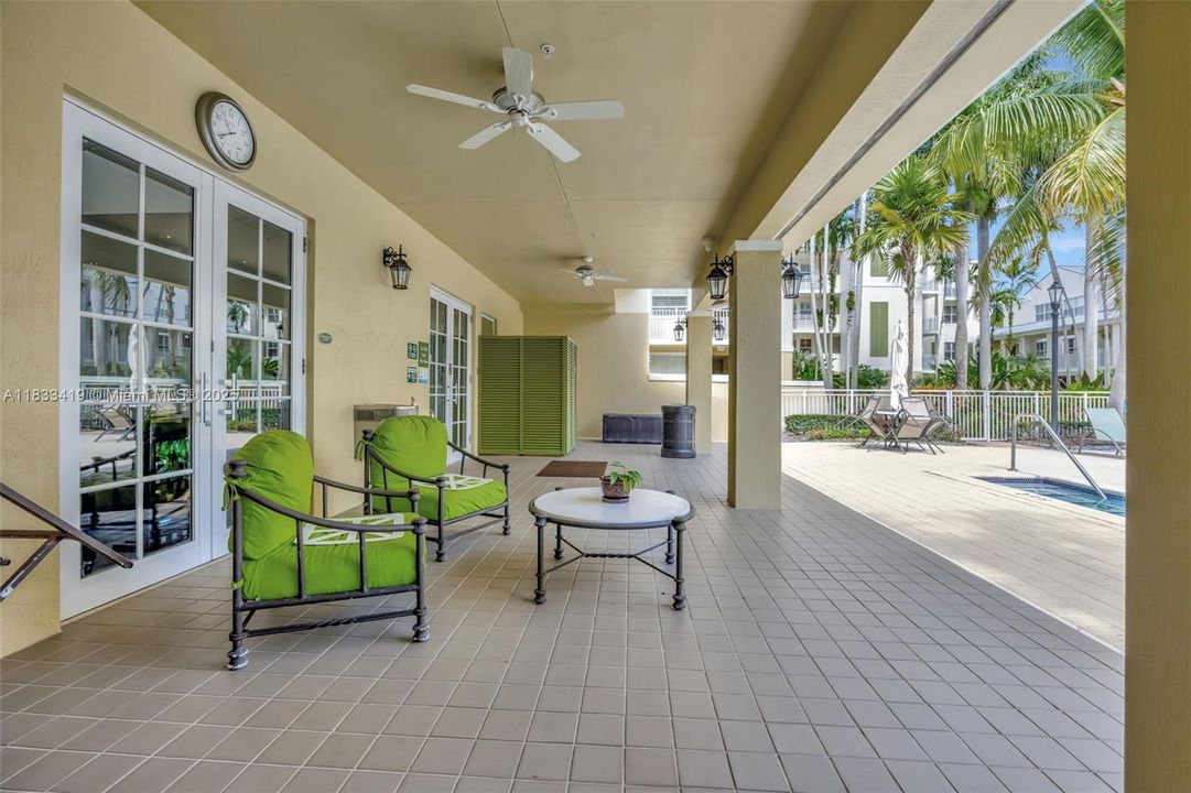 На продажу: $974,900 (4 спален, 2 ванн, 1864 Квадратных фут)