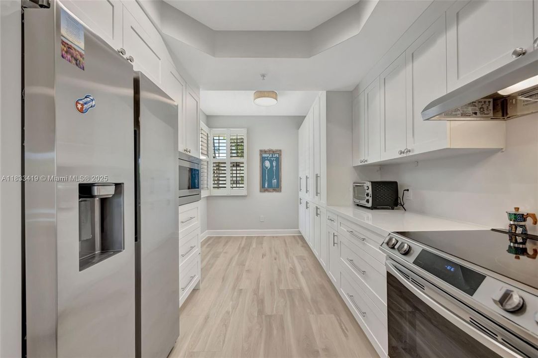 На продажу: $974,900 (4 спален, 2 ванн, 1864 Квадратных фут)