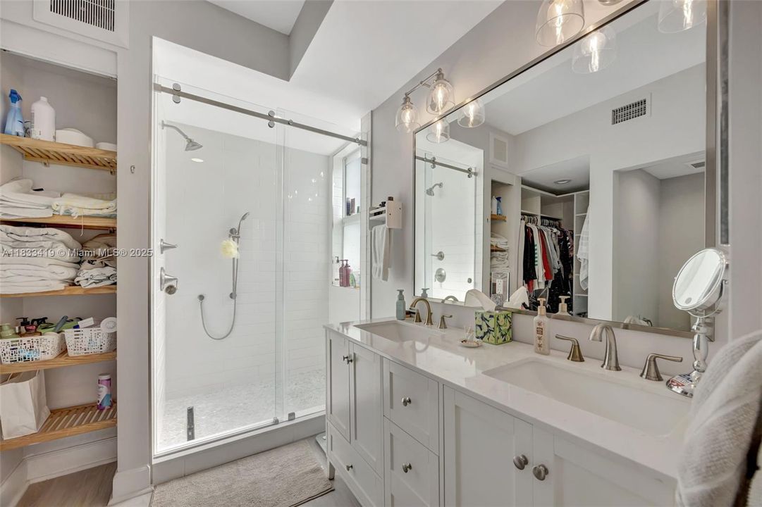 На продажу: $974,900 (4 спален, 2 ванн, 1864 Квадратных фут)