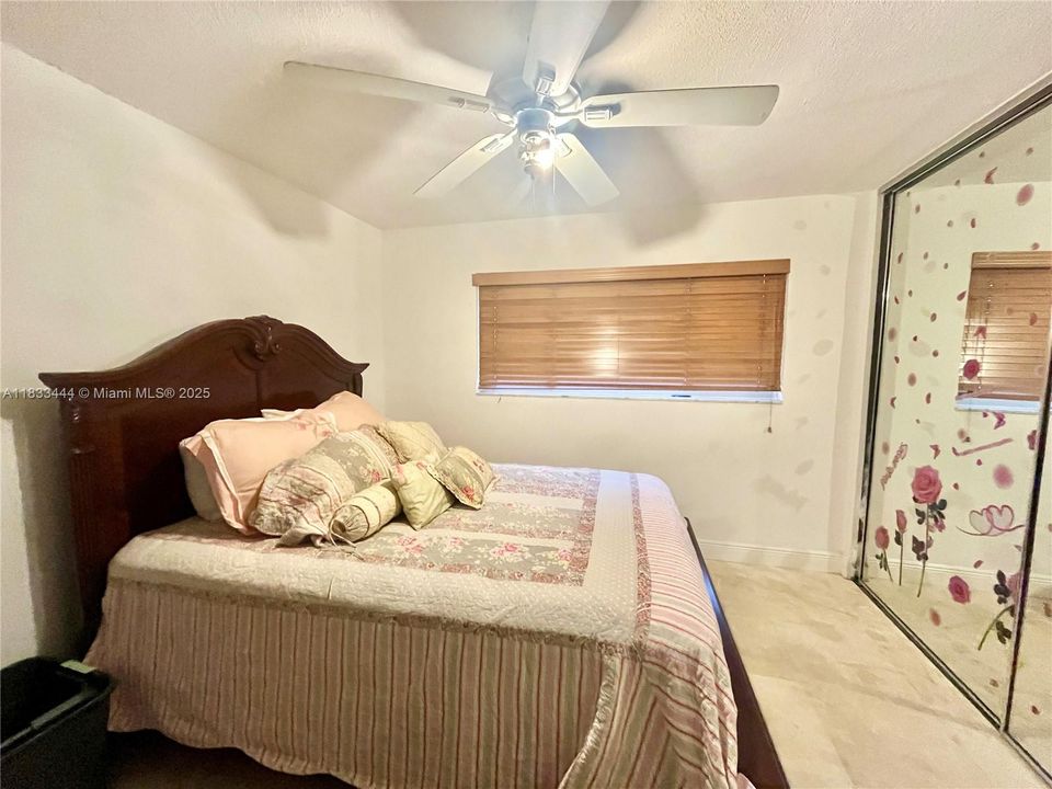 For Sale: $322,900 (2 beds, 2 baths, 960 Square Feet)