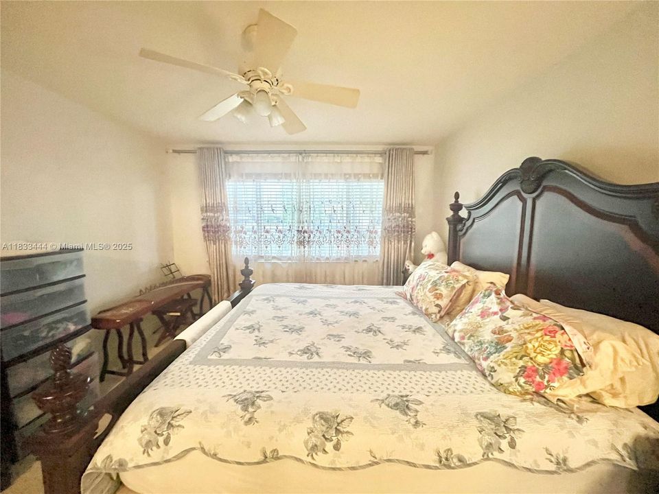 For Sale: $322,900 (2 beds, 2 baths, 960 Square Feet)