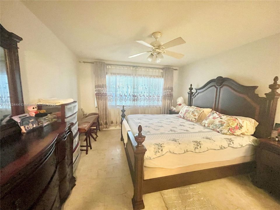 For Sale: $322,900 (2 beds, 2 baths, 960 Square Feet)