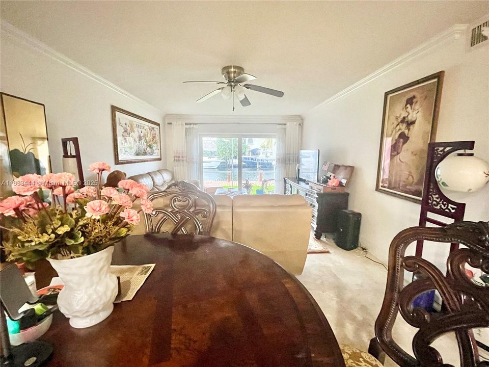 For Sale: $322,900 (2 beds, 2 baths, 960 Square Feet)