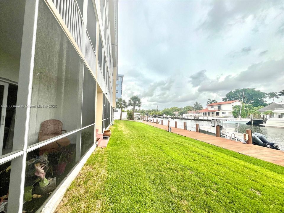 For Sale: $322,900 (2 beds, 2 baths, 960 Square Feet)