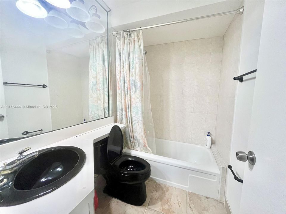 For Sale: $322,900 (2 beds, 2 baths, 960 Square Feet)