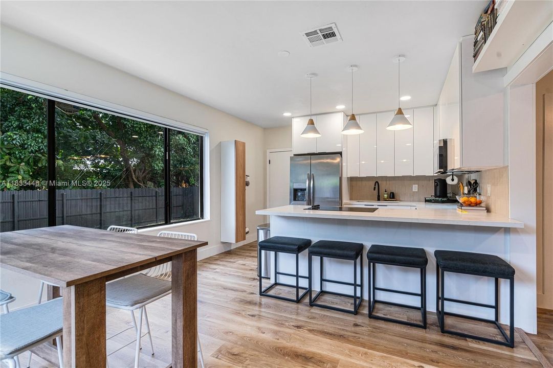 Недавно продано: $524,000 (4 спален, 2 ванн, 1546 Квадратных фут)