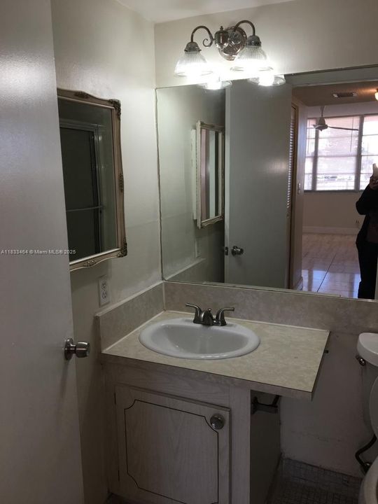 For Sale: $139,800 (1 beds, 1 baths, 790 Square Feet)