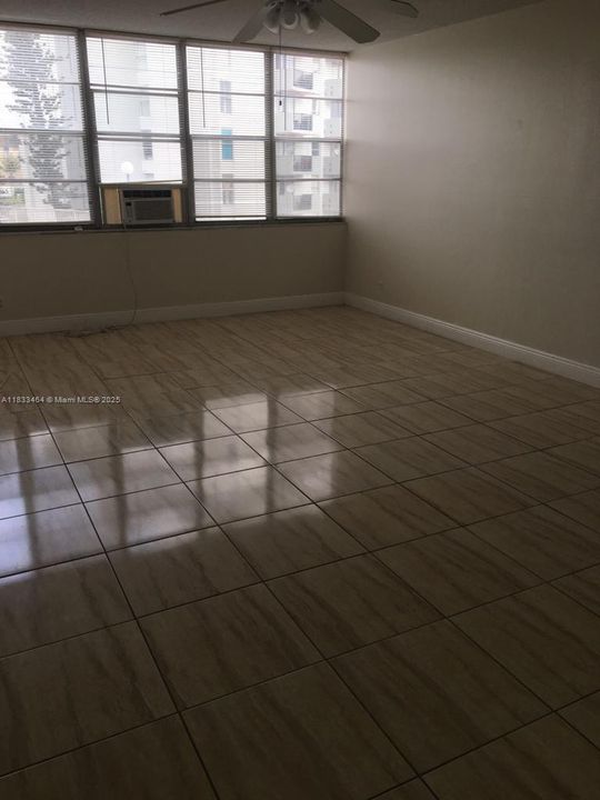 For Sale: $139,800 (1 beds, 1 baths, 790 Square Feet)