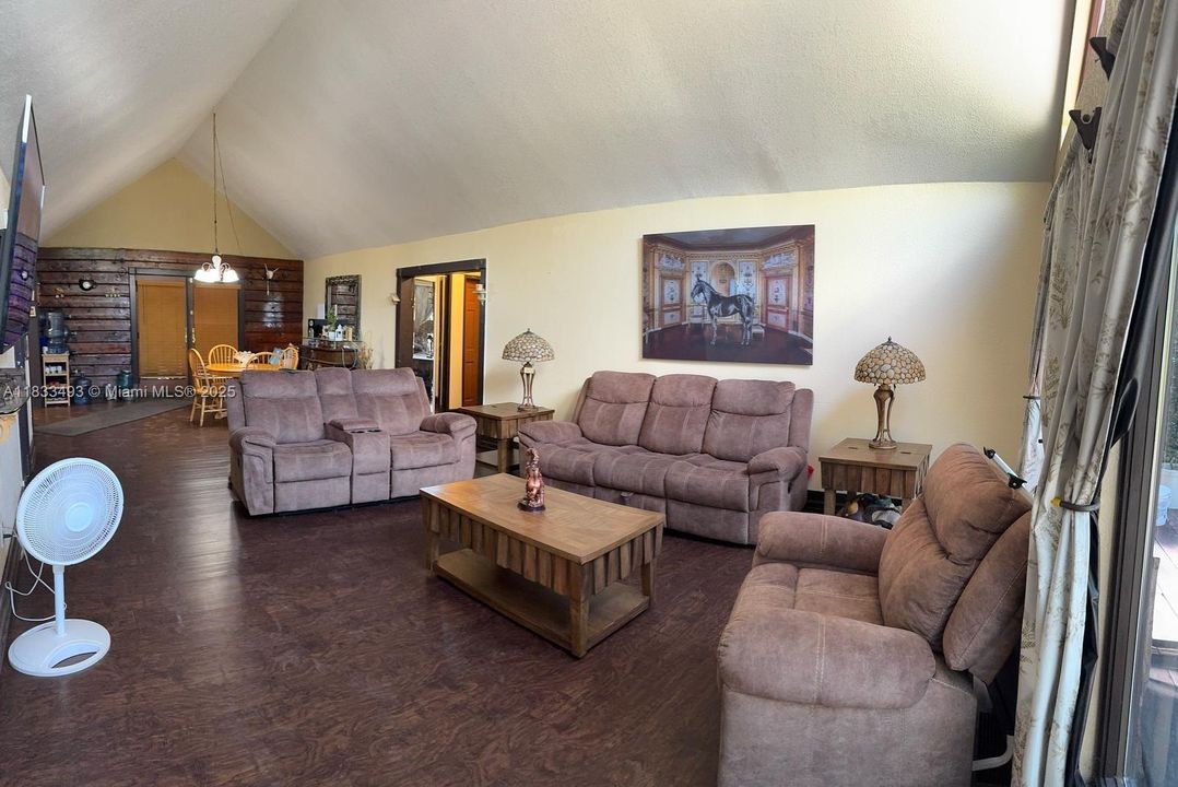 En Venta: $449,000 (3 camas, 2 baños, 1753 Pies cuadrados)