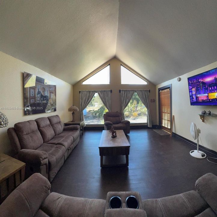 En Venta: $449,000 (3 camas, 2 baños, 1753 Pies cuadrados)