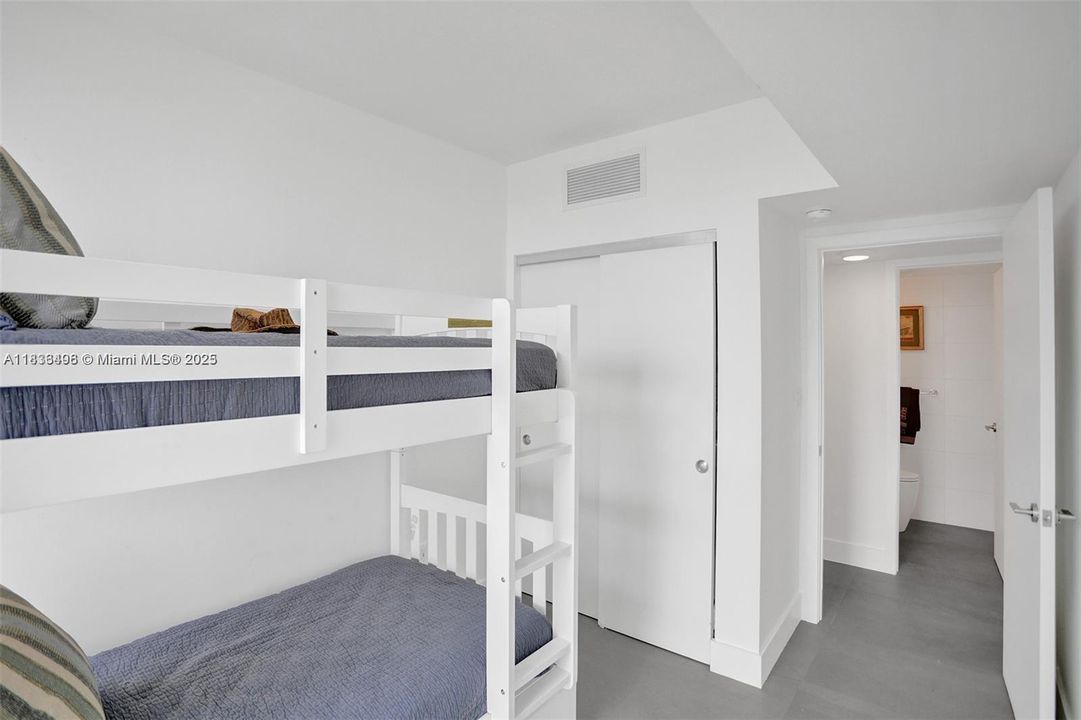 En Venta: $1,950,000 (3 camas, 2 baños, 1300 Pies cuadrados)