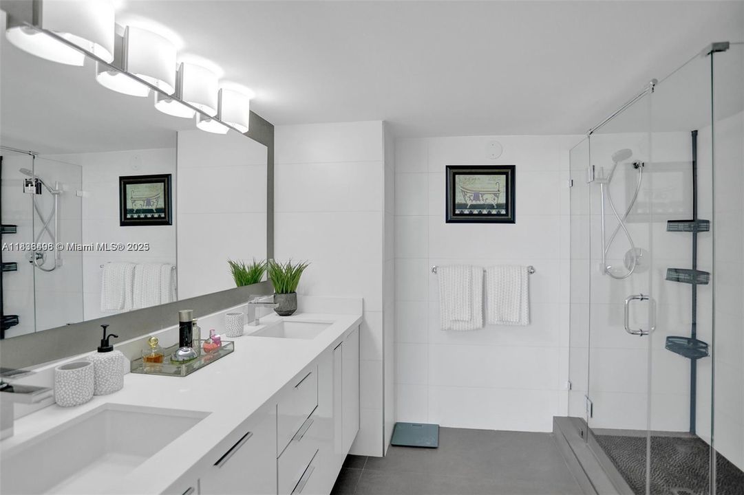 En Venta: $1,950,000 (3 camas, 2 baños, 1300 Pies cuadrados)