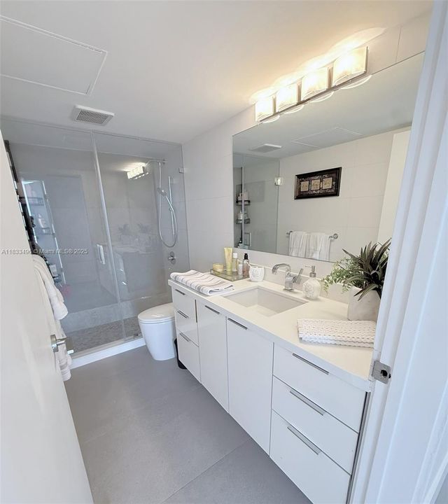 En Venta: $1,950,000 (3 camas, 2 baños, 1300 Pies cuadrados)