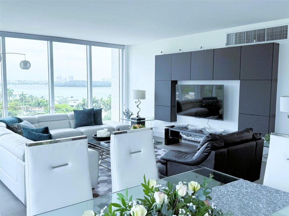 En Venta: $1,950,000 (3 camas, 2 baños, 1300 Pies cuadrados)