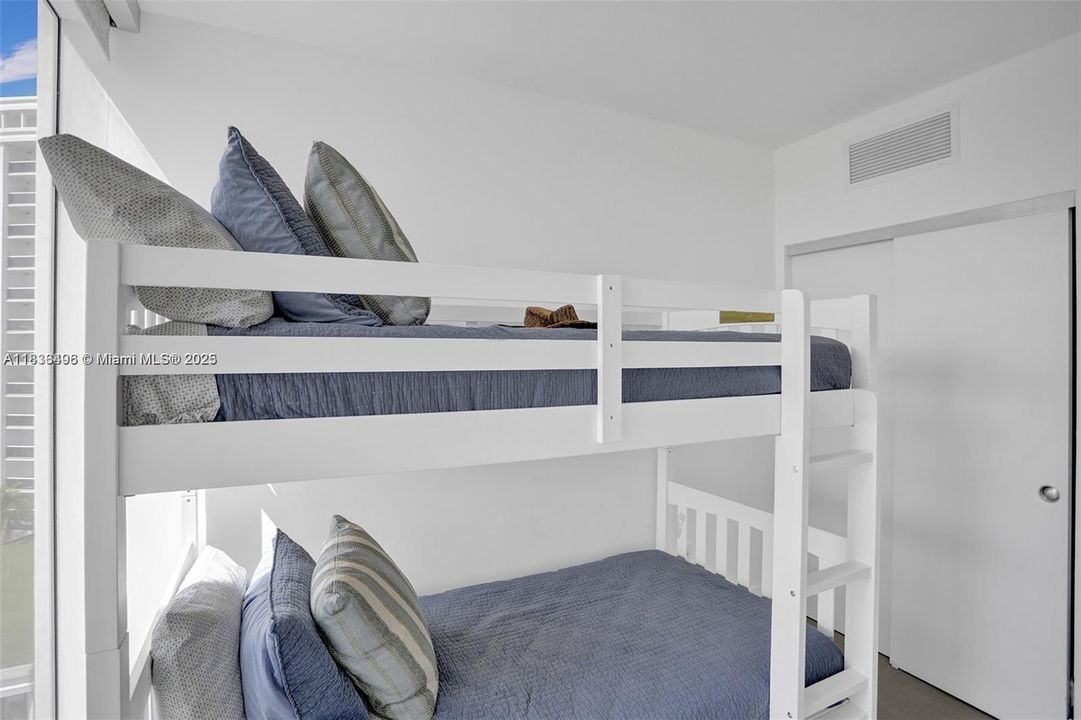 En Venta: $1,950,000 (3 camas, 2 baños, 1300 Pies cuadrados)